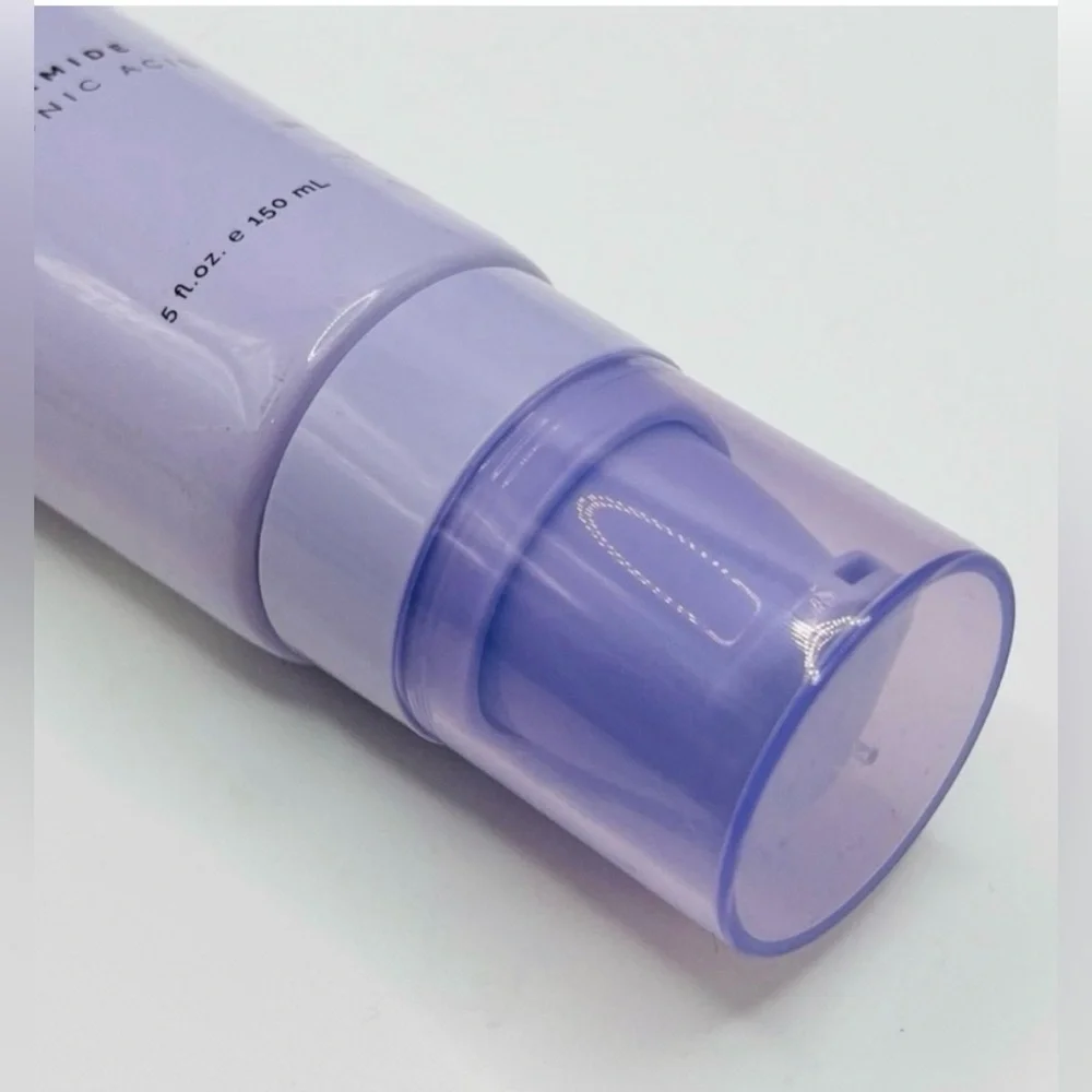 Lacuna Hydrating Soft & Supple Body Serum w/ Niacinamide & Hyaluronic Acid.